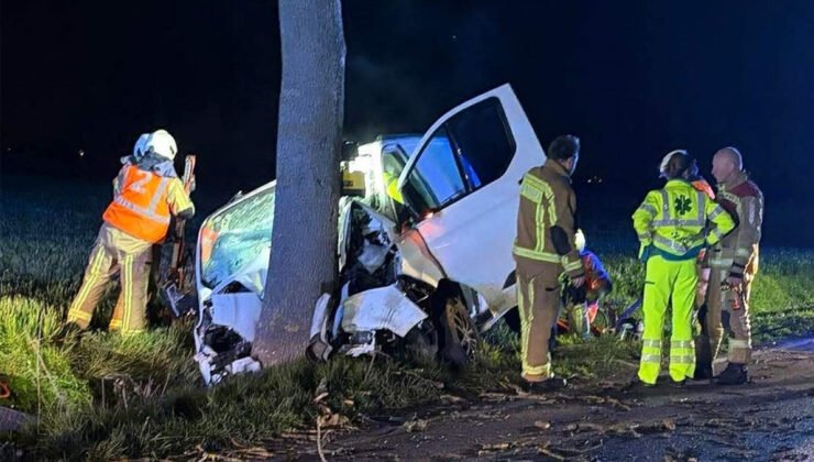 Belçika’da ehliyetine ömür boyu el konulan adam polisten kaçarken ağaca çarparak ağır yaralandı