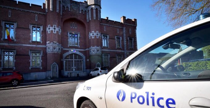 Belçika Doornik Cezaevi’nde polis kimliği şüphesi krize dönüştü