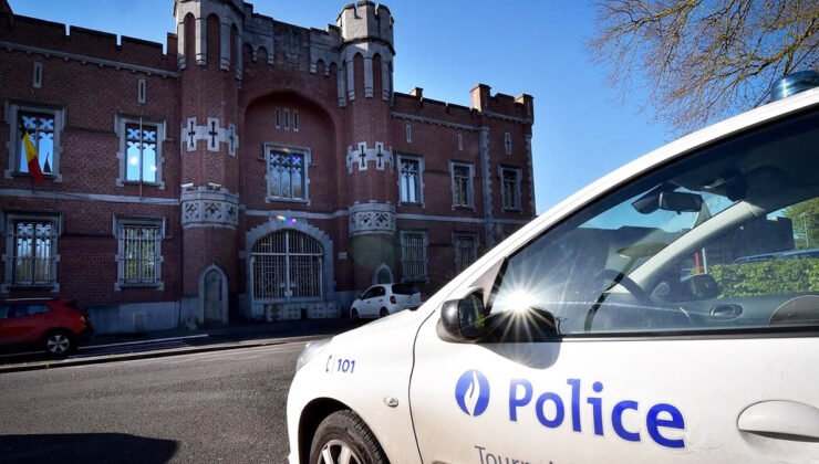 Belçika Doornik Cezaevi’nde polis kimliği şüphesi krize dönüştü