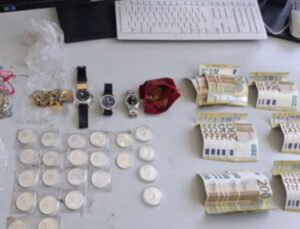Anaokulu öğrencisi oyun alanında servet buldu