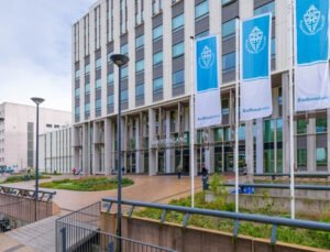 Hollanda’da 12 hastane çalışanı önleyici karantinaya alındı