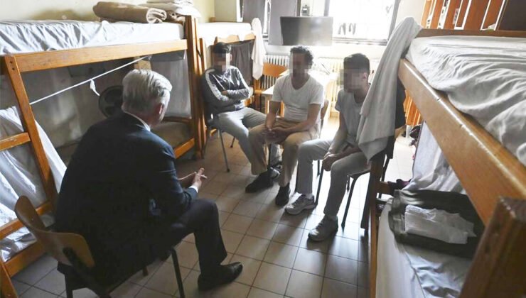 Belçika Kralı Filip, ülkenin en sorunlu hapishanelerden birini ziyaret etti