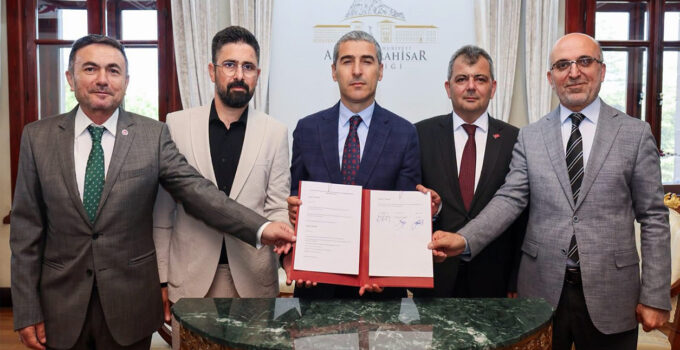 Emirdağ’da hayırsever Yanar Ailesi’nin katkılarıyla Kuran kursu yapımına yönelik protokol imzalandı