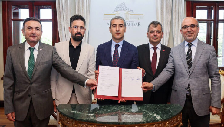 Emirdağ’da hayırsever Yanar Ailesi’nin katkılarıyla Kuran kursu yapımına yönelik protokol imzalandı
