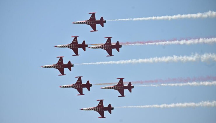 Belçika’da Türk Yıldızlarının gösterisi izleyenlere unutulmaz anlar yaşattı