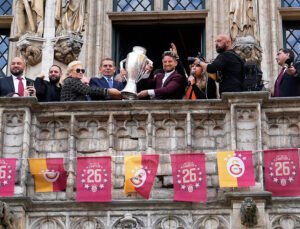 Brüksel sarı-kırmızıya büründü: Galatasaray taraftarı Grand-Place’ı doldurdu