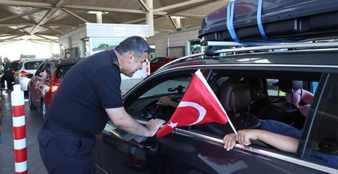 Yurt dışında yaşayan Türklerin yüzünü güldürecek düzenleme kabul edildi