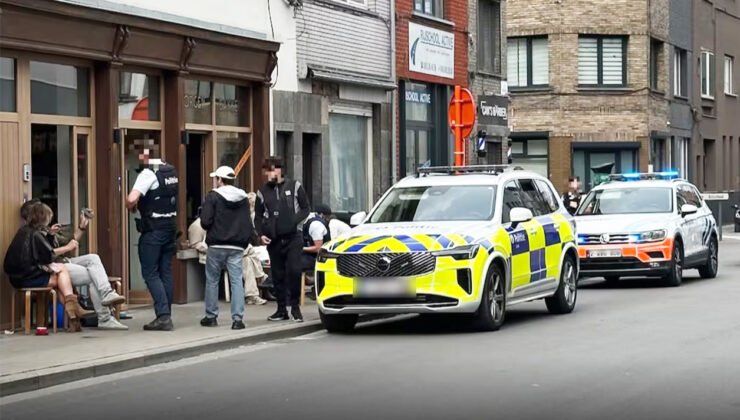 Belçika’nın Gent şehrinde sokak ortasında yumruklu kavga