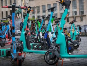 Brüksel’de elektrikli scooter dönemi sona eriyor