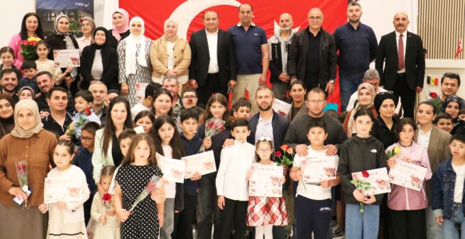 Belçika Lokeren Sakarya Camii’nde Büyük Türkçe Projesi Coşkusu: Öğrenciler Eğitim Belgelerini Aldı