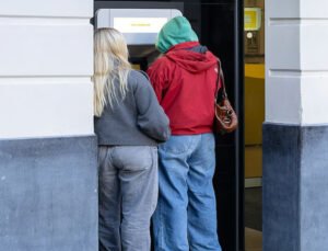 Gent şehrinde çalıntı kartla 420 euro çeken öğrenciye dikkat çeken karar