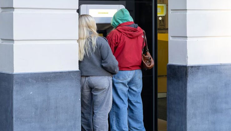 Gent şehrinde çalıntı kartla 420 euro çeken öğrenciye dikkat çeken karar