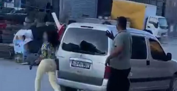 Emirdağ’da öfkeli kadın sevgilisinin iş yerini ve aracını çekiçle parçaladı