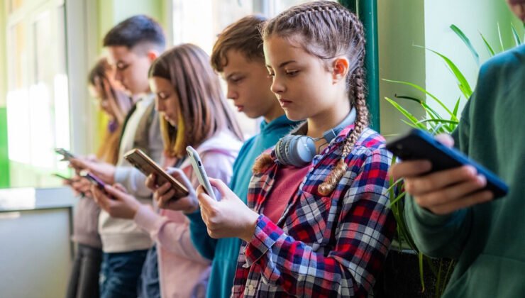 Fransa, 15 yaş altı gençler için sosyal medyayı yasaklayan ilk Avrupa ülkesi oldu