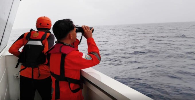 Hollandalı ve Belçikalı turistlerin içinde olduğu tekne kayboldu