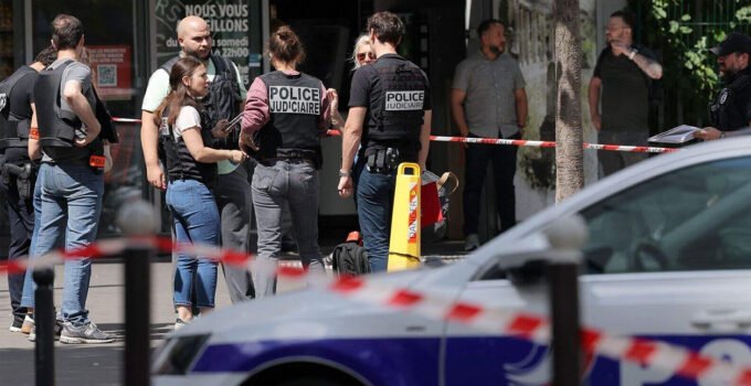 Fransa’da sokak ortasında yaşanan bıçaklı saldırıda biri hamile 3 kadın yaralandı