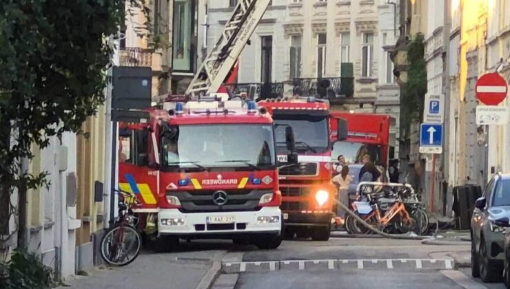 Gent’te boş bir binada çıkan yangın nedeniyle otelden tahliye edilen 200 kişi geceyi spor tesisinde geçirdi