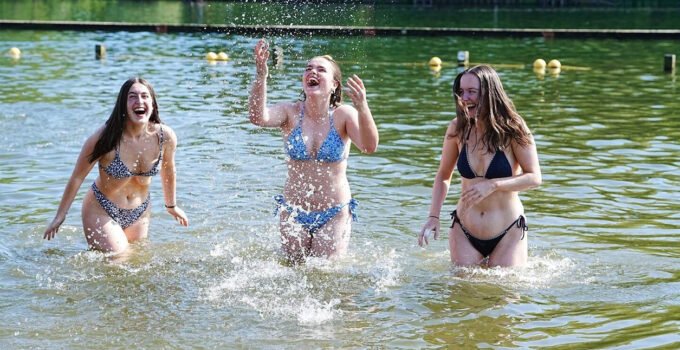 Belçika’nın Gent şehrinde 3 yeni cankurtaransız yüzme alanı hizmete açılıyor