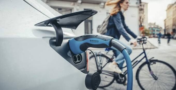 Belçika trafik enstitüsü Vias’a göre elektrikli otomobiller yayalar için büyük tehlike oluşturuyor
