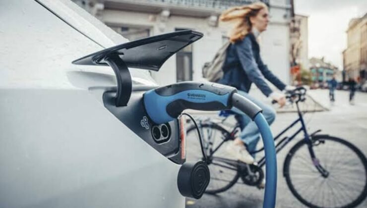 Belçika trafik enstitüsü Vias’a göre elektrikli otomobiller yayalar için büyük tehlike oluşturuyor