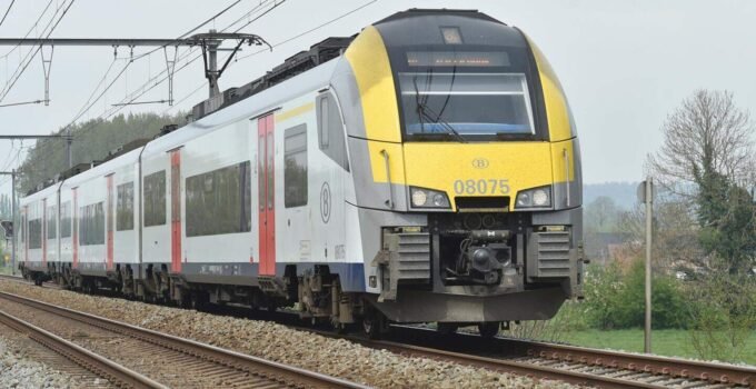 Gent-Lokeren tren hattındaki seferler otluk yangınları nedeniyle aksadı