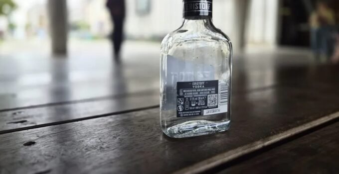 Brüksel Belediyesi kamusal alanda içki yasağını dört yıl daha uzatma kararı aldı