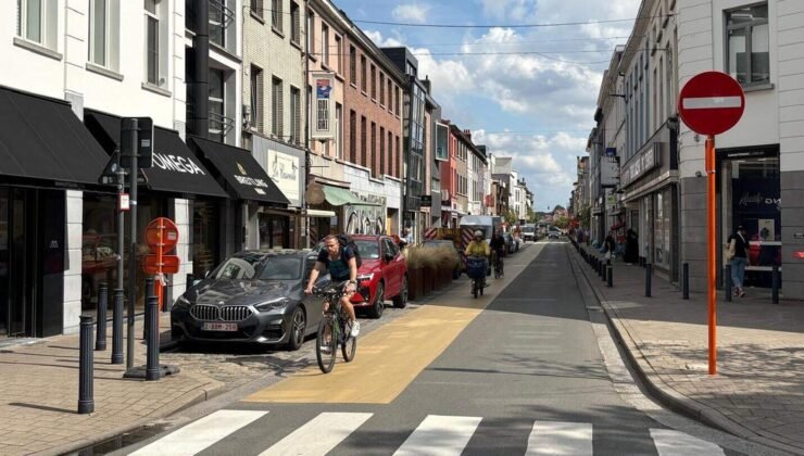 Gent Dampoortstraat’ta bisikletlilere tek yön zorunluluğu başladı