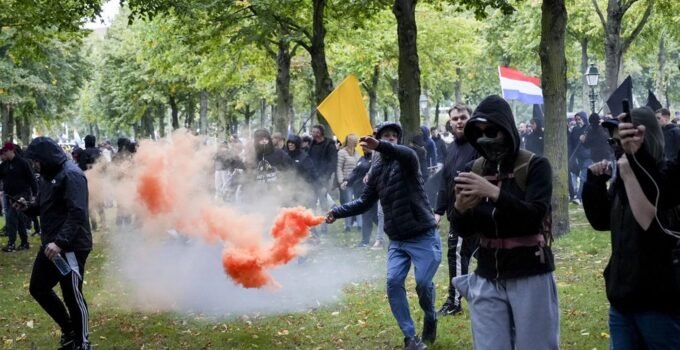 Hollanda’da olaylı aşırı sağcı gösteriye polis müdahalesi