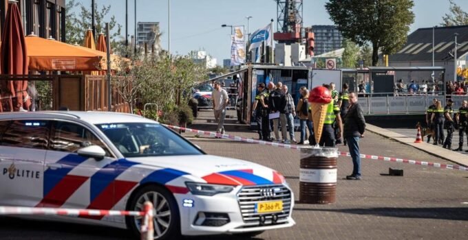 Hollanda’nın başkenti Amsterdam’da terasta silahlı saldırı