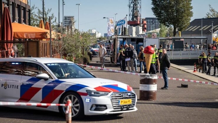 Hollanda’nın başkenti Amsterdam’da terasta silahlı saldırı