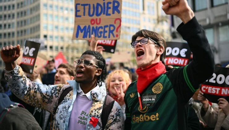 Belçika’da Öğrencilerden 1.200 Euroluk Kayıt Ücretine Protesto