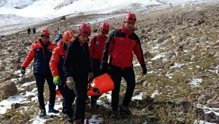 Hollandalı dağcı ile rehber dağcı Erciyes Dağı’nda 300 metre yükseklikten uçuruma düştü.