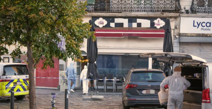 Brüksel’de çocuklarını okula almaya gelmeyen anne evinde öldürülmüş olarak bulundu