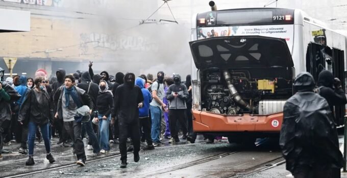 Brüksel’de şiddet olayları sendika gösterisinin önüne geçti