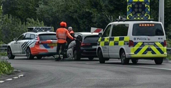 Gent şehrine kadar süren kovalamacada insan kaçakçılığı şüphesiyle iki genç tutuklandı