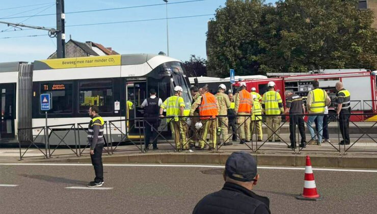 Belçika’nın Gent şehrinde 15 yaşındaki kız çocuğu tramvay ile peron arasına sıkıştı
